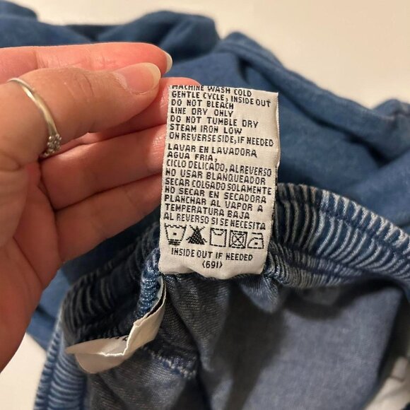 Erika Collection Capris Size Small 100% Beachy Hawaii Floral Denim - Picture 8 of 8